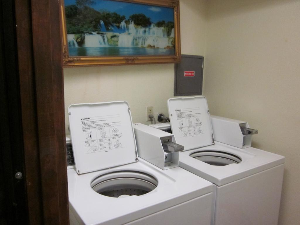 Americas Best Value Inn Stockton Extérieur photo